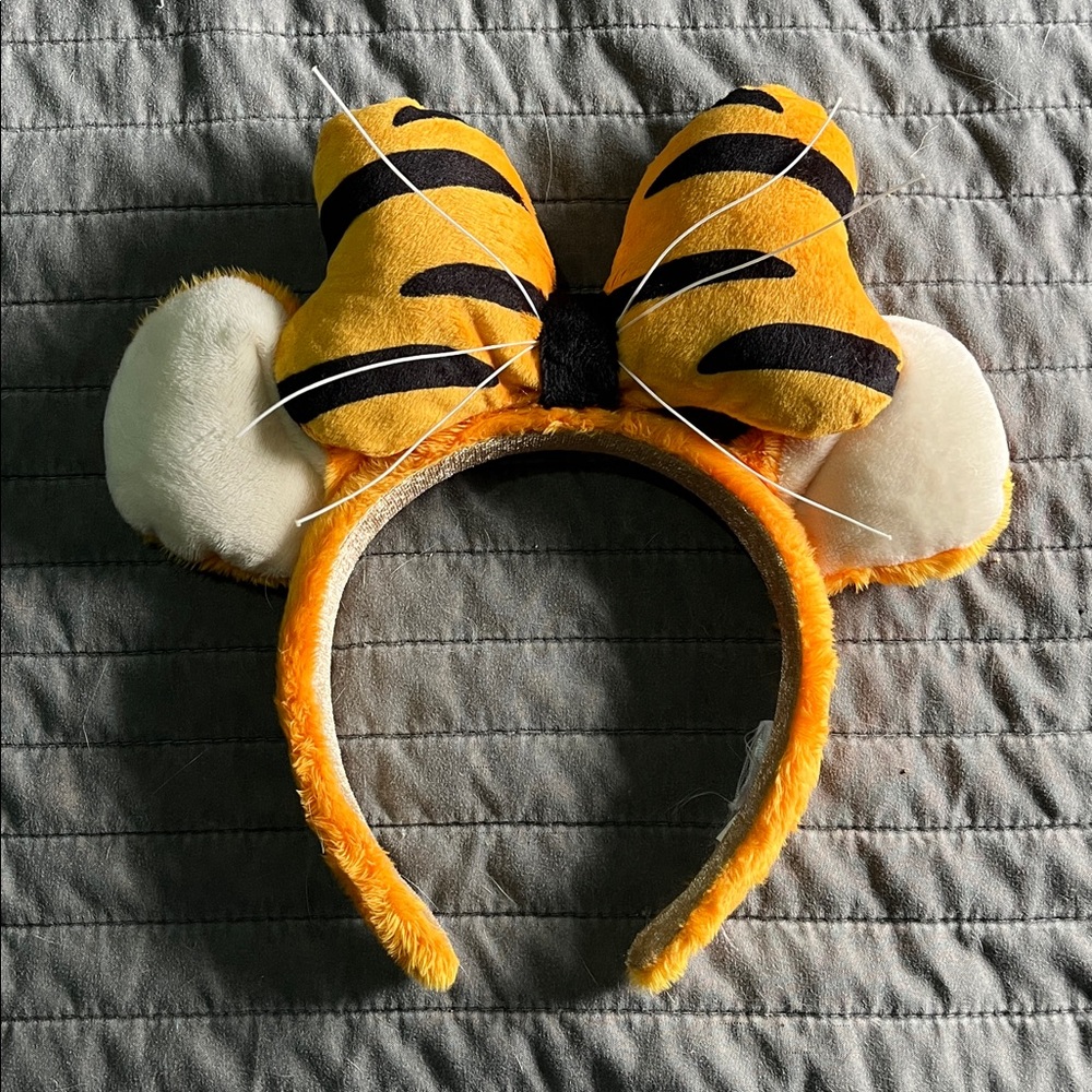 2025 Disney Parks Winnie the Pooh Tigger Ears Headband EUC